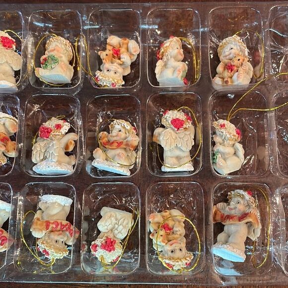 Dreamsicles Cherubs Baby Angels
Set of 15 Christmas Mini Ornaments - Picture 4 of 9